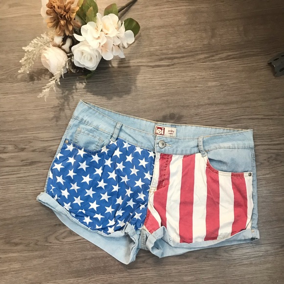 lei Pants - L.E.I. Vintage American flag shorts πΊπΈ lei Pants - L.E.I. Vintage American flag shorts πΊπΈ
